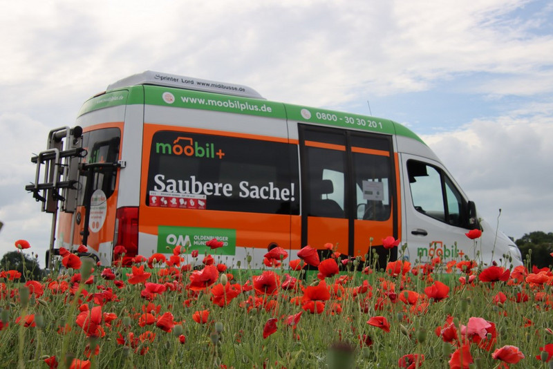 Bild von moobil+ Wagen vor Blumen