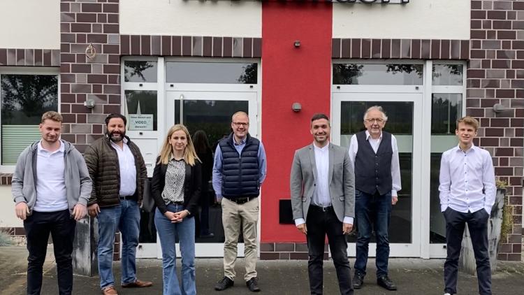 Gruppenbild der FDP Cloppenburg mit Konstantin Kuhle und Holger Ostendorf